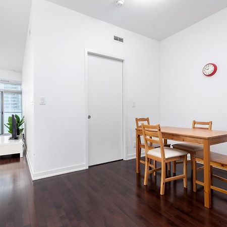 Appartement Across From The Cn Tower, Metro Toronto Convention Centre And Rogers Centre In Downtown Toronto Core Extérieur photo