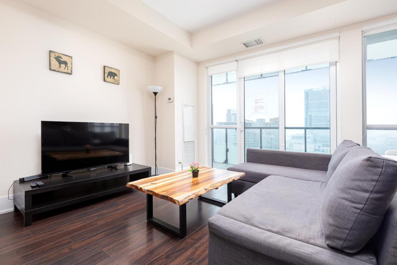 Appartement Across From The Cn Tower, Metro Toronto Convention Centre And Rogers Centre In Downtown Toronto Core Extérieur photo