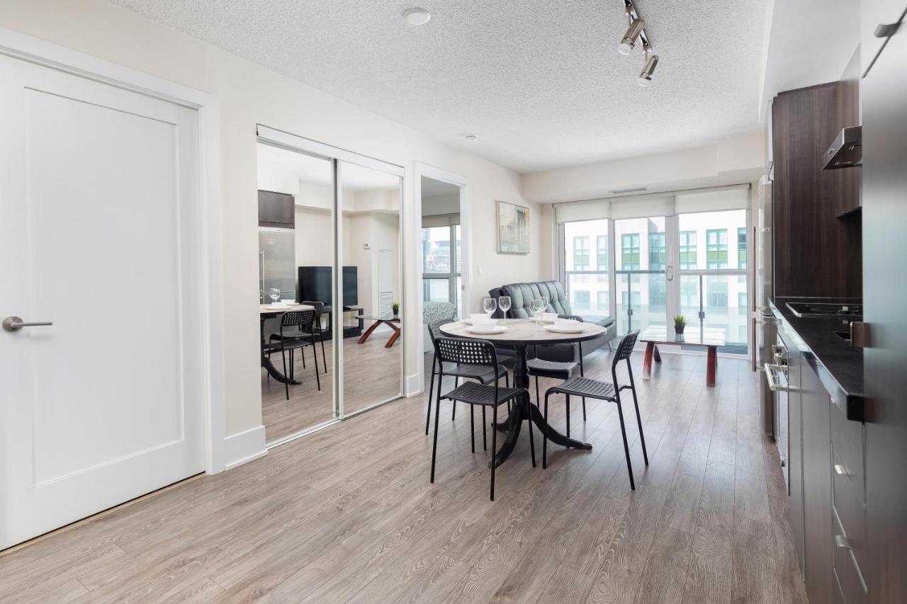 Appartement Across From The Cn Tower, Metro Toronto Convention Centre And Rogers Centre In Downtown Toronto Core Extérieur photo
