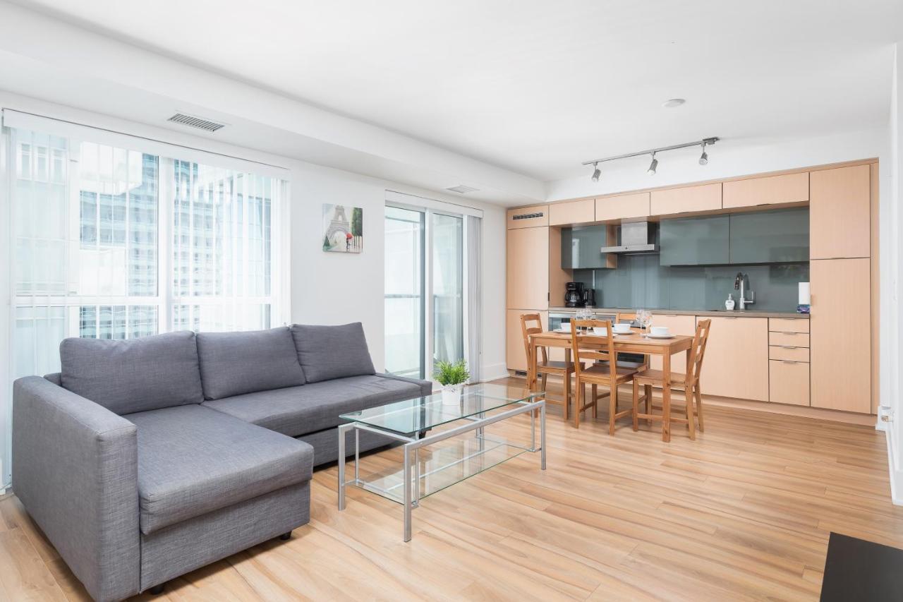 Appartement Across From The Cn Tower, Metro Toronto Convention Centre And Rogers Centre In Downtown Toronto Core Extérieur photo