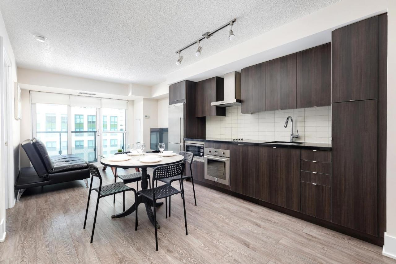Appartement Across From The Cn Tower, Metro Toronto Convention Centre And Rogers Centre In Downtown Toronto Core Extérieur photo