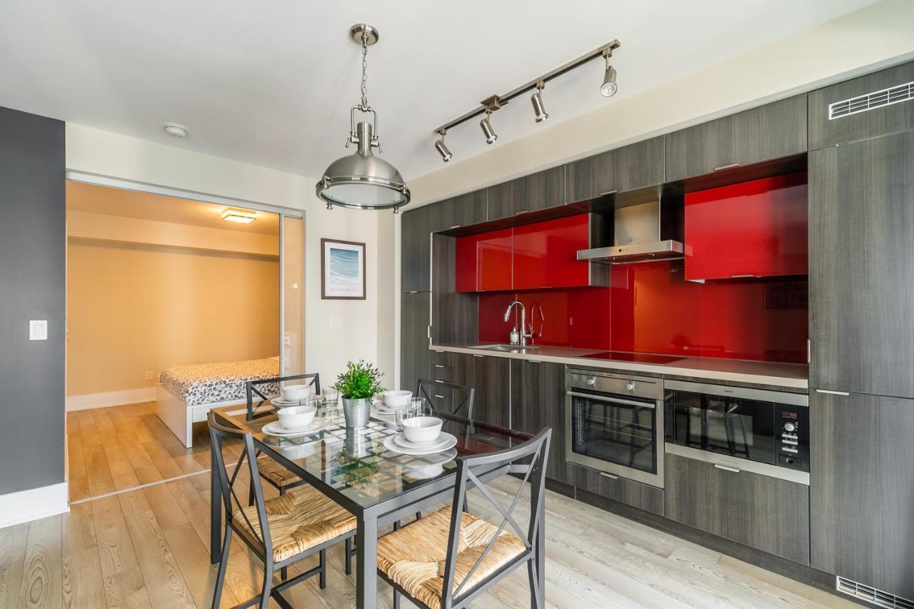 Appartement Across From The Cn Tower, Metro Toronto Convention Centre And Rogers Centre In Downtown Toronto Core Extérieur photo