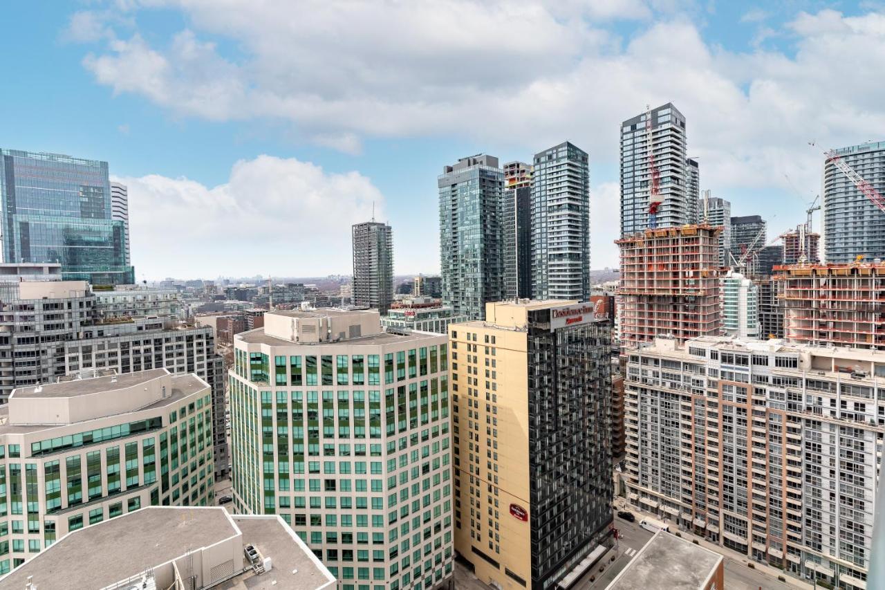 Appartement Across From The Cn Tower, Metro Toronto Convention Centre And Rogers Centre In Downtown Toronto Core Extérieur photo