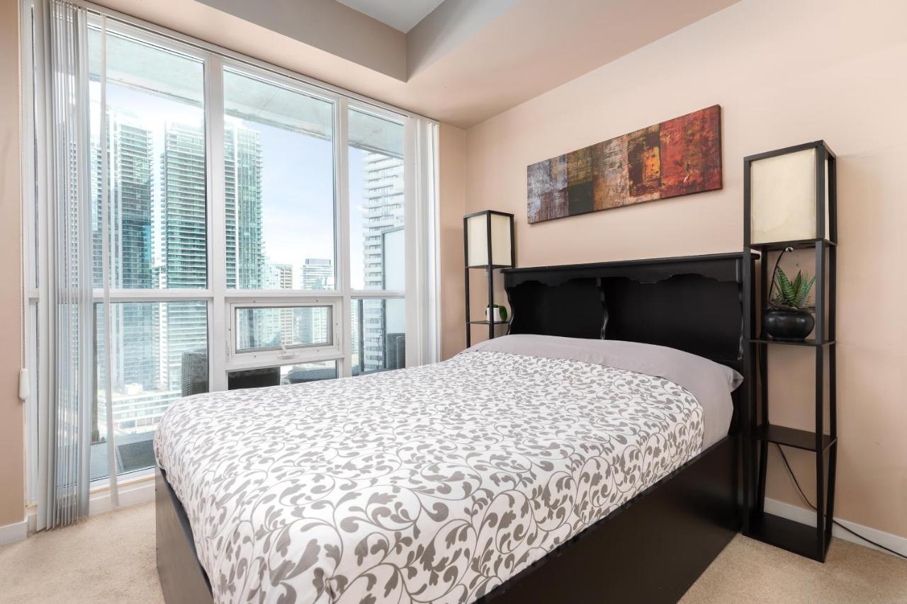 Appartement Across From The Cn Tower, Metro Toronto Convention Centre And Rogers Centre In Downtown Toronto Core Extérieur photo