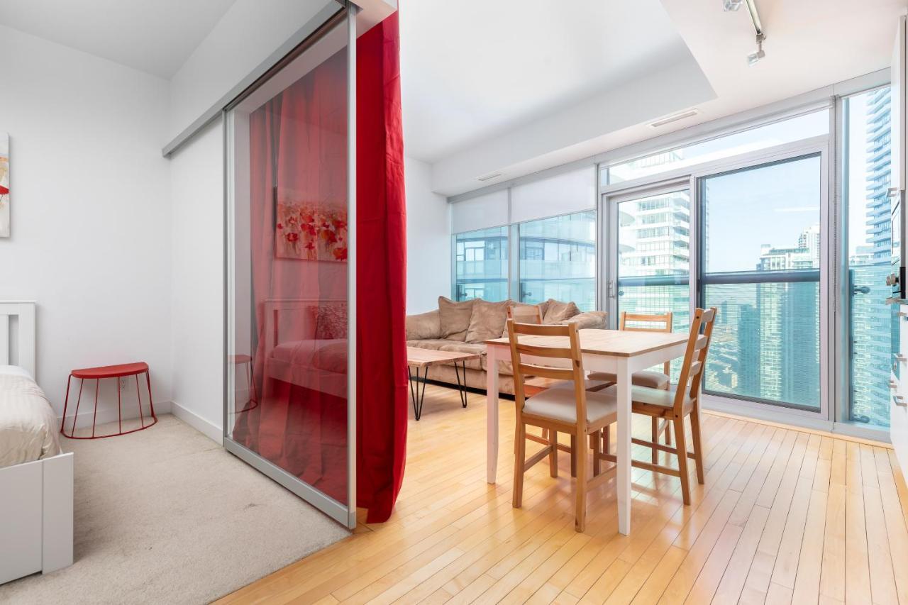 Appartement Across From The Cn Tower, Metro Toronto Convention Centre And Rogers Centre In Downtown Toronto Core Extérieur photo