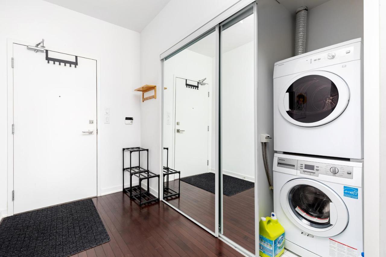 Appartement Across From The Cn Tower, Metro Toronto Convention Centre And Rogers Centre In Downtown Toronto Core Extérieur photo