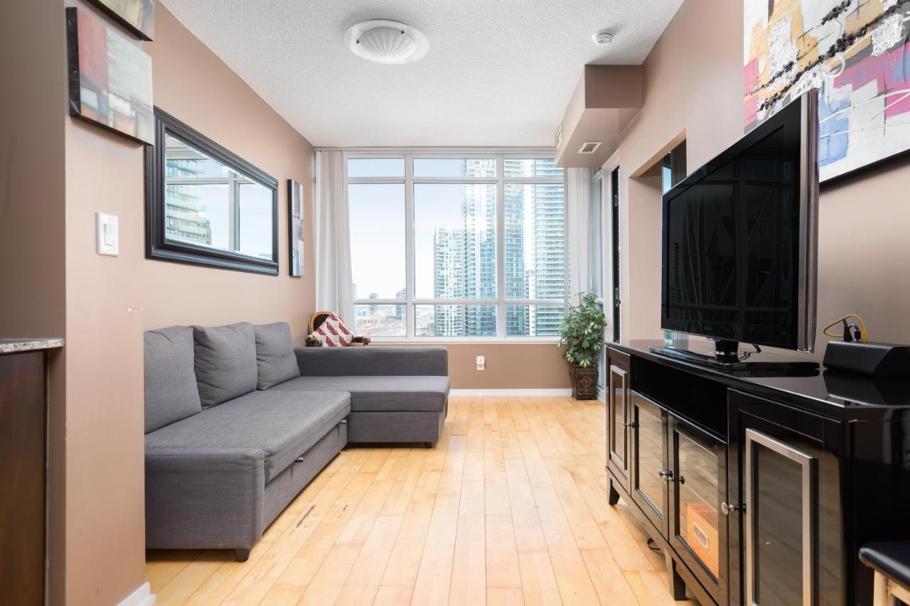 Appartement Across From The Cn Tower, Metro Toronto Convention Centre And Rogers Centre In Downtown Toronto Core Extérieur photo