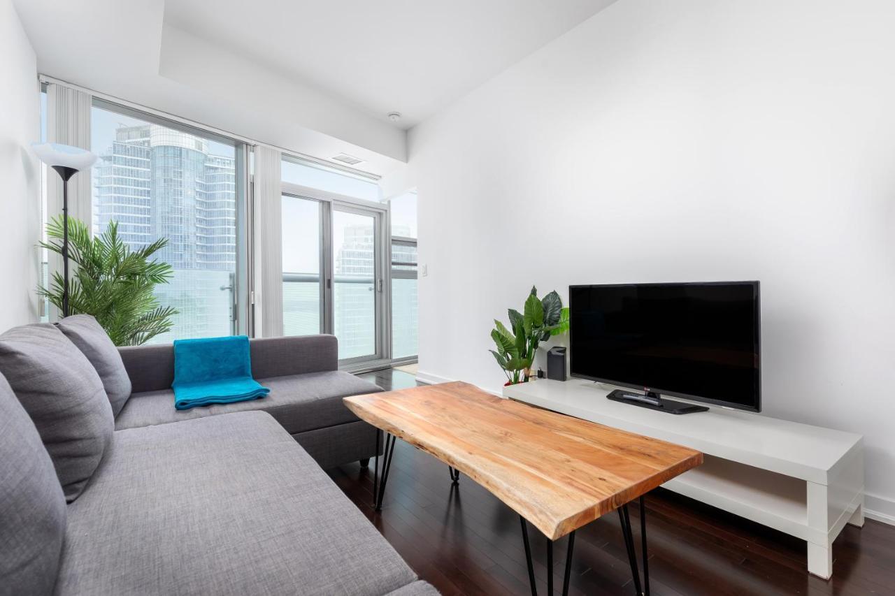 Appartement Across From The Cn Tower, Metro Toronto Convention Centre And Rogers Centre In Downtown Toronto Core Extérieur photo
