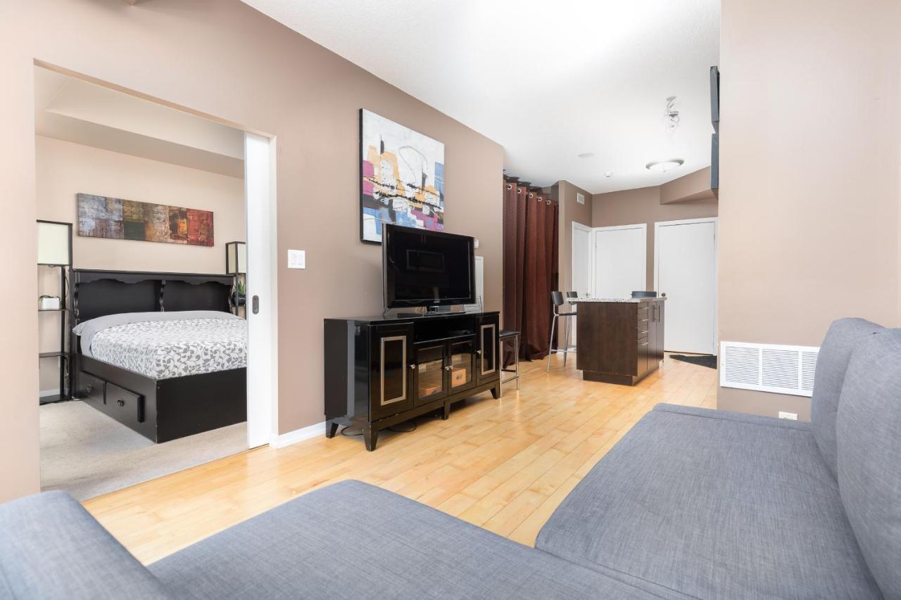 Appartement Across From The Cn Tower, Metro Toronto Convention Centre And Rogers Centre In Downtown Toronto Core Extérieur photo