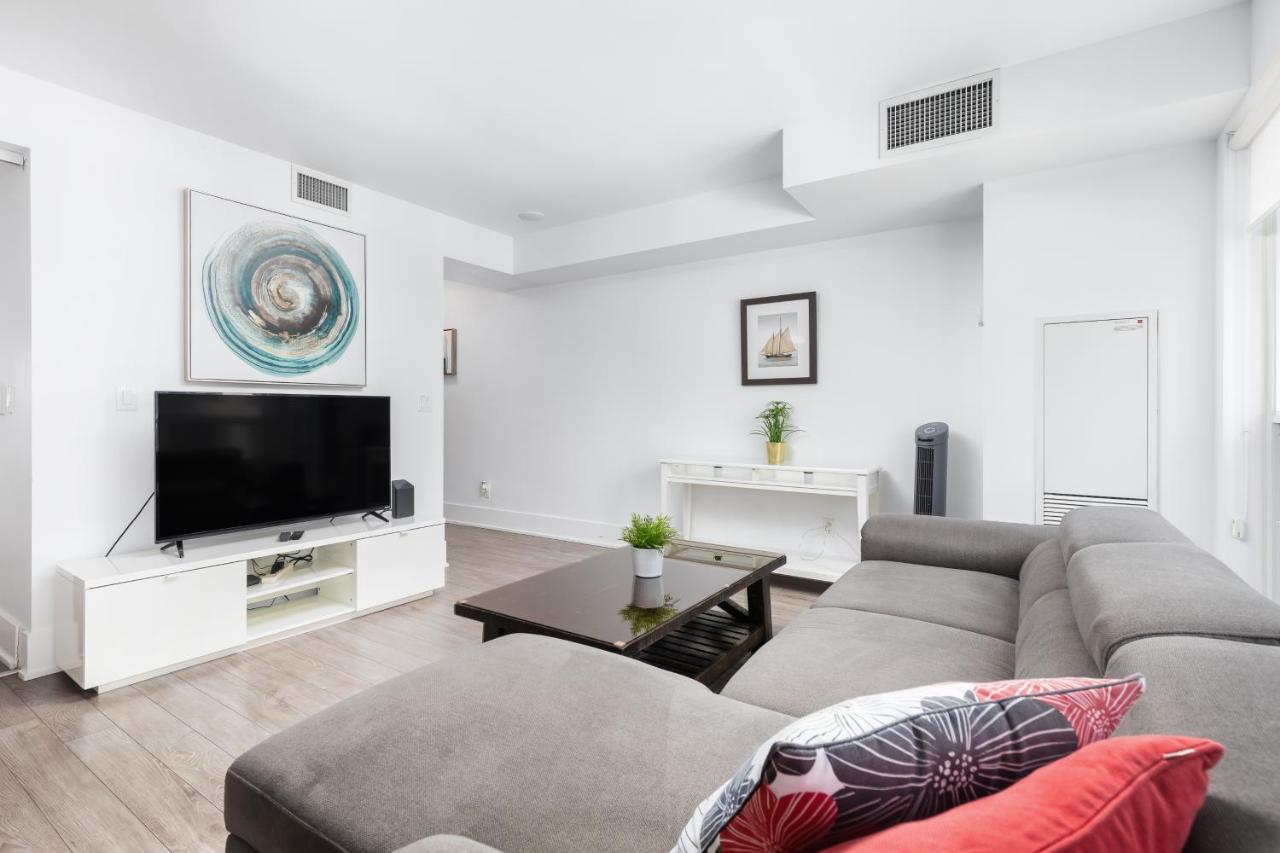 Appartement Across From The Cn Tower, Metro Toronto Convention Centre And Rogers Centre In Downtown Toronto Core Extérieur photo