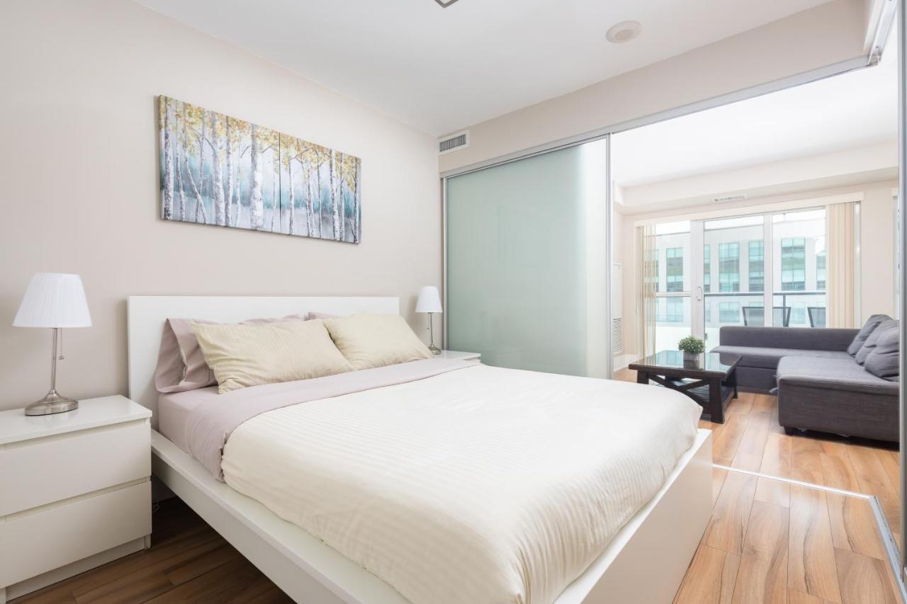 Appartement Across From The Cn Tower, Metro Toronto Convention Centre And Rogers Centre In Downtown Toronto Core Extérieur photo