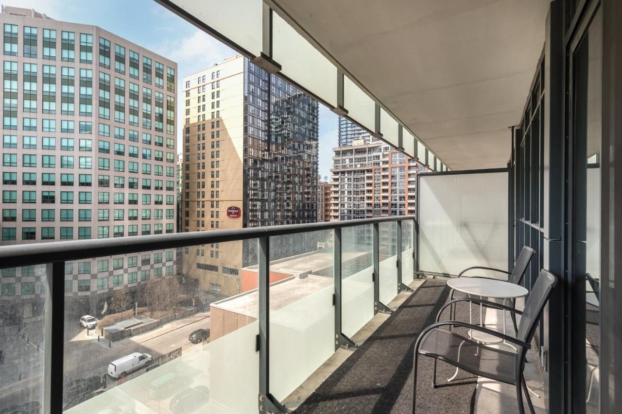 Appartement Across From The Cn Tower, Metro Toronto Convention Centre And Rogers Centre In Downtown Toronto Core Extérieur photo