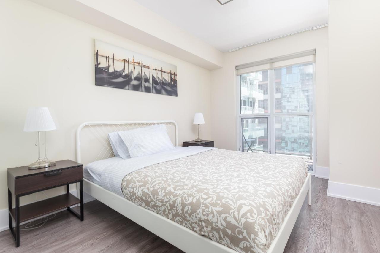 Appartement Across From The Cn Tower, Metro Toronto Convention Centre And Rogers Centre In Downtown Toronto Core Extérieur photo