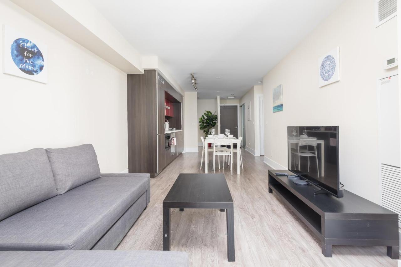 Appartement Across From The Cn Tower, Metro Toronto Convention Centre And Rogers Centre In Downtown Toronto Core Extérieur photo